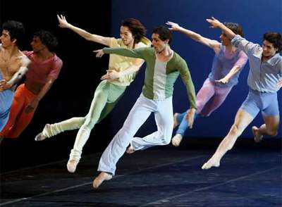Un momento del espectáculo de  La vida del bailarín,  del coreógrafo Maurice Béjart, en Lausana.