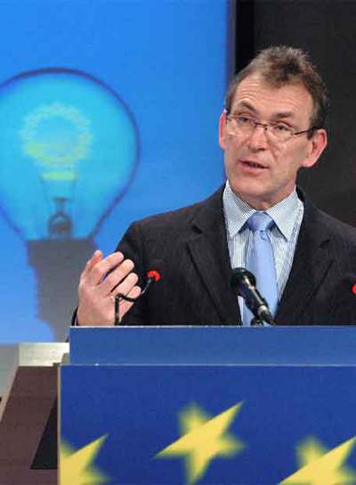 El comisario Piebalgs en la presentación de la política energética de la UE.