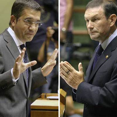 El secretario general del PSE, Patxi López, y el  lehendakari,  Juan José Ibarretxe.