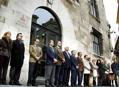 MINUTO DE SILENCIO POR LAS VÍCTIMAS DEL ATENTADO