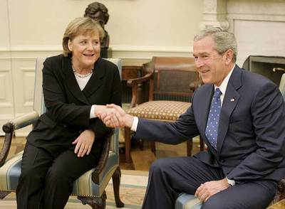 Angela Merkel y George Bush, ayer durante su encuentro en la Casa Blanca.