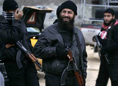 Miembros de la milicia de Hamás vigilan la sede del Gobierno palestino ayer en Gaza.