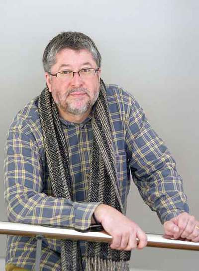 Antonio Balmón, en su despacho del Ayuntamiento de Cornellà. 