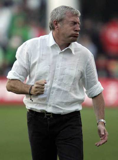 Luis Fernández se lamenta de un fallo.