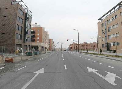Una de las calles del nuevo barrio de Montecarmelo.