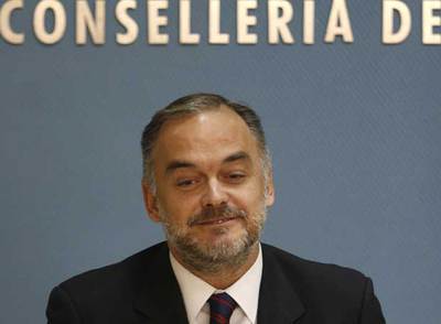 El consejero de Territorio, Esteban González Pons, durante una conferencia de prensa.