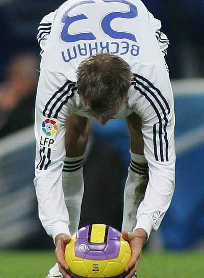 Beckham, antes de lanzar una falta contra el Athletic en diciembre del año pasado.