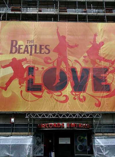 Entrada de la sede de EMI en Londres.