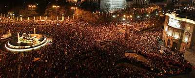 Concentración contra ETA en Madrid, a su llegada a la confluencia de la calle de Alcalá con la plaza de Cibeles.