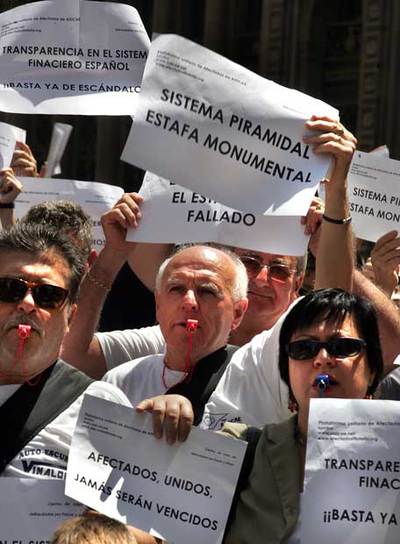 Protesta de afectados por Fórum Filatélico y Afinsa.