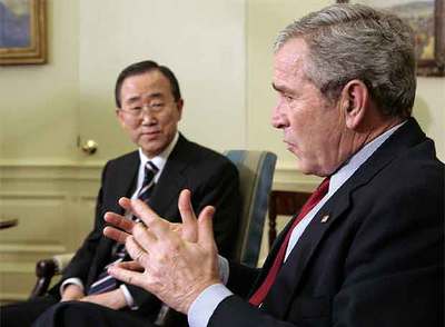 El presidente Bush recibe al secretario general de la ONU, Ban Ki-Moon, ayer .