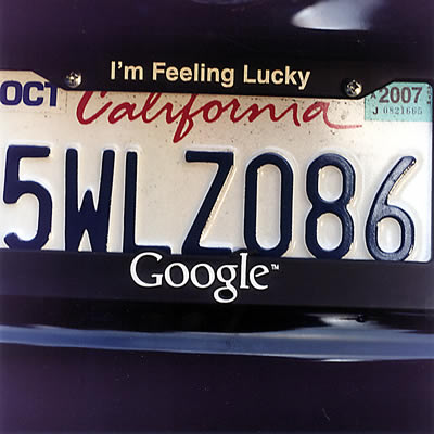 Matrícula de un coche que delata la ocupación de su dueño.