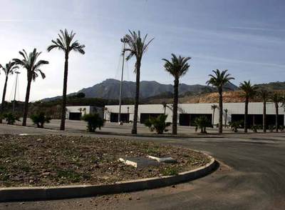 Obras de ampliación del centro comercial La Cañada en Marbella.