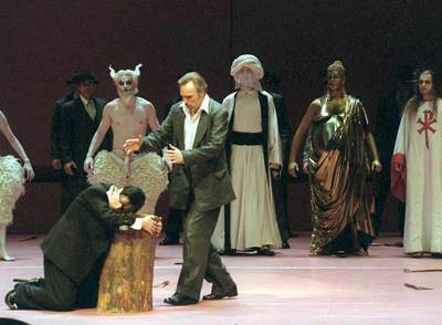 Escena de 'Idomeneo', de Mozart, suspendida en 2003 en la Ópera de Berlín por su crítica a las religiones.
