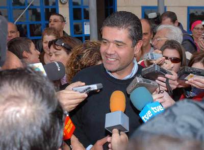El alcalde de Mogán, José Francisco González, ayer tras quedar en libertad con cargos.