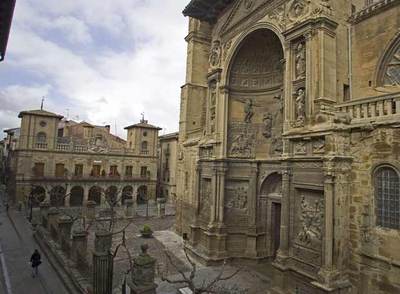 Fachada de la iglesia de Santa María de Viana.