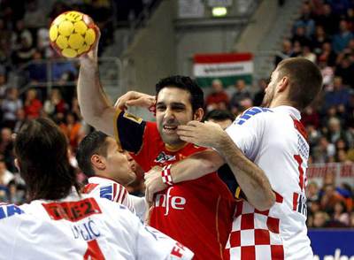 Balic y Vucovic tratan de impedir un lanzamiento de Garabaya.