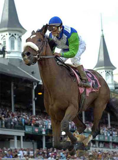 El jinete Edgar Prado cabalga en mayo de 2006 en Kentucky a lomos de  Barbaro.