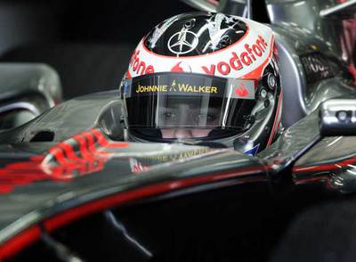 Fernando Alonso, al volante de su McLaren, ayer en Cheste.