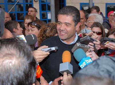 El alcalde de Mogán, Francisco González, a su salida de los juzgados de San Bartolomé el pasado viernes.
