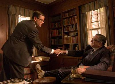 Matt Damon y Robert de Niro, en una imagen de  El buen pastor. 