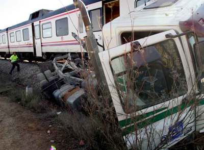 El choque de un tren con un camión causa 13 heridos leves en Utiel