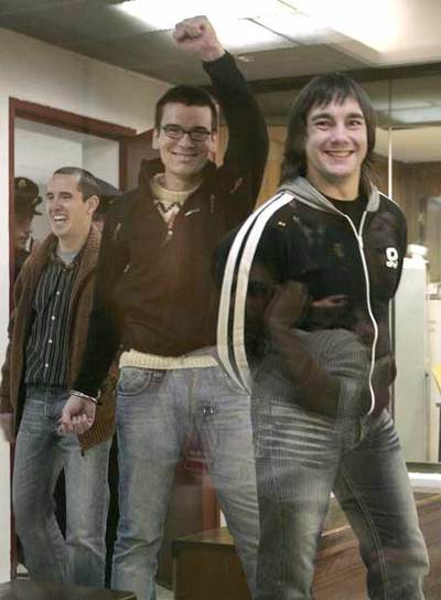 Gorka Vidal, Irkus Badillo y Beñat Barrondo, al entrar al juicio.