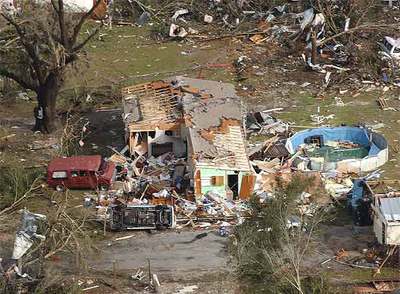 Un tornado causa 19 muertos a su paso por Florida