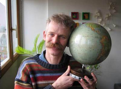 Joël Henry, autor del libro  The Lonely Planet Guide to Experimental Travel,  vive y trabaja en Estrasburgo.