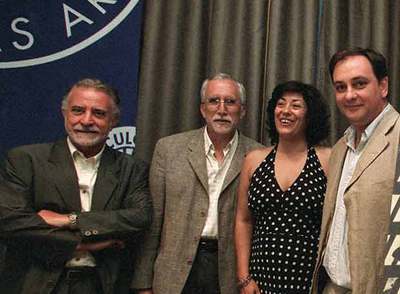 Los escritores leoneses José María Merino y Luis Mateo Díez, primero y segundo de izquierda a derecha.