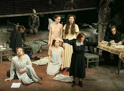 Escena del montaje teatral  Vida y destino. 