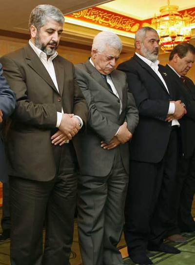 De izquierda a derecha, Meshal, Abbas y Haniya, ayer en La Meca.