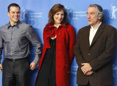 De izquierda a derecha, Matt Damon, Martina Gedeck y Robert de Niro, que presentaron  El buen pastor. 