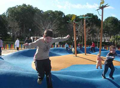 Móstoles inaugura un castillo infantil en Finca Liana