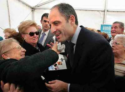 Camps pone la primera piedra del hospital de Llíria