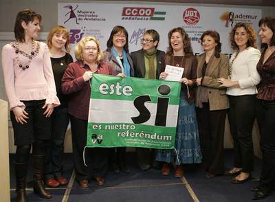 MUJERES A FAVOR DEL SÍ