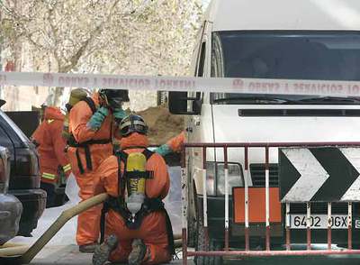 Herido el conductor de un furgoneta en Torrent por una fuga del ácido nítrico