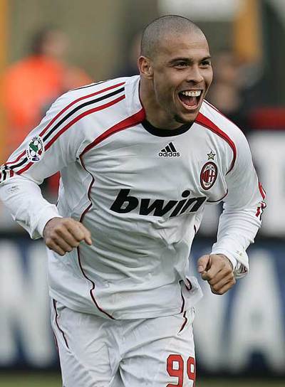 Doblete de Ronaldo para el Milan en su primer partido como titular