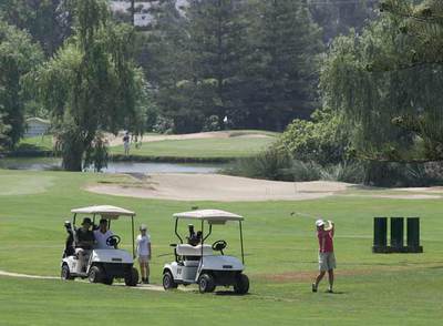 Mondo construye campos de golf de césped artificial en Zaragoza.