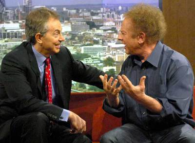 Tony Blair (izquierda) diserta con el cantante Art Garfunkel en el programa de la BBC  Sunday AM. 