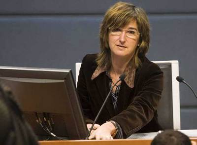La  vicelehendakari,  Idoia Zenarruzabeitia, durante su rueda de prensa de ayer.