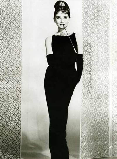 Audrey Hepburn, con el traje que Givenchi le hizo.