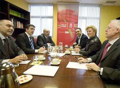 Reunión entre los socialistas y EA
