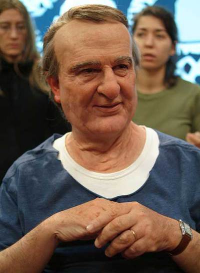 El senador Iñaki Anasagasti, caracterizado para el programa  Anónimos. 