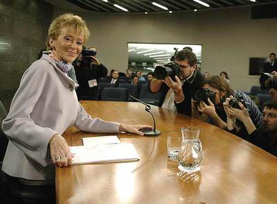 María Teresa Fernández de la Vega, antes de comenzar la conferencia de prensa posterior a la reunión del Consejo de Ministros.