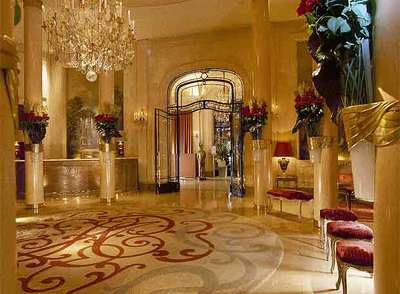 Hotel Plaza Athénée, en París, escenario para    El diablo viste de Prada.  