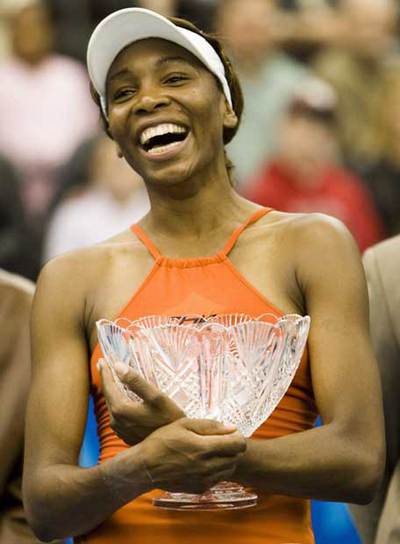 Venus Williams, feliz con su trofeo.