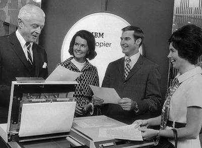 Thomas J. Watson (izquierda), en 1970, cuando ocupaba la presidencia de IBM.