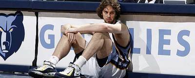 Pau Gasol, descansa durante un entrenamiento.