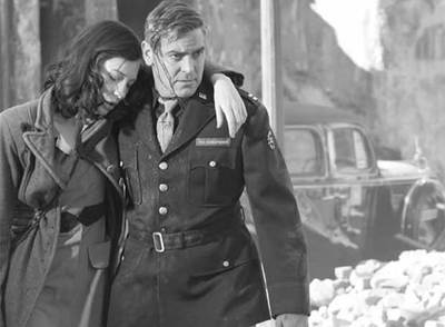 Cate Blanchett y George Clooney, en un fotograma de  El buen alemán. 